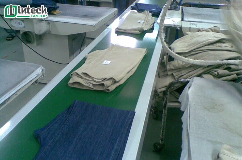 Băng tải sử dụng trong dây chuyền sản xuất ngành may mặc