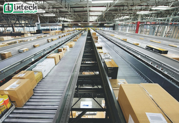 Hệ thống băng tải chuyển hàng trong nhà kho lưu trữ