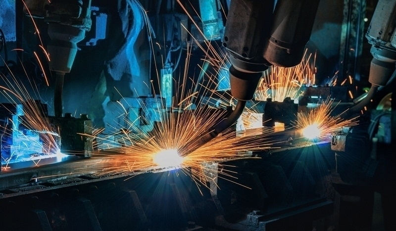 Cách băng tải và robot tạo môi trường an toàn hơn trong ngành cơ khí