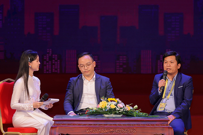 CEO Hoàng Hữu Thắng tham gia tọa đàm tại lễ vinh danh top 10 thương hiệu uy tín hàng đầu châu Á