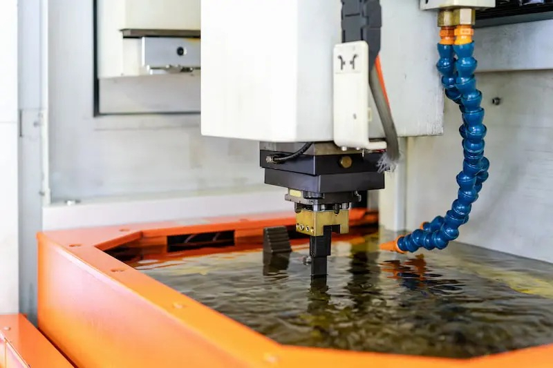 Gia công phóng điện EDM là gì? Ưu, nhược điểm quy trình gia công EDM