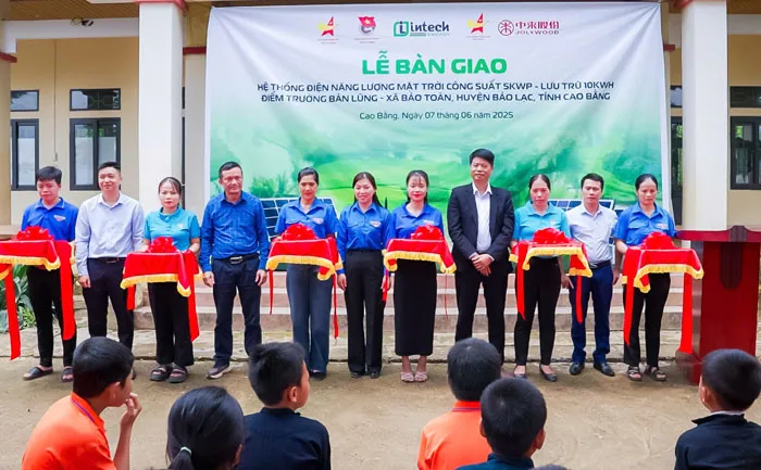 Intech Group thắp sáng ước mơ học đường vùng núi Cao Bằng bằng nguồn điện Xanh