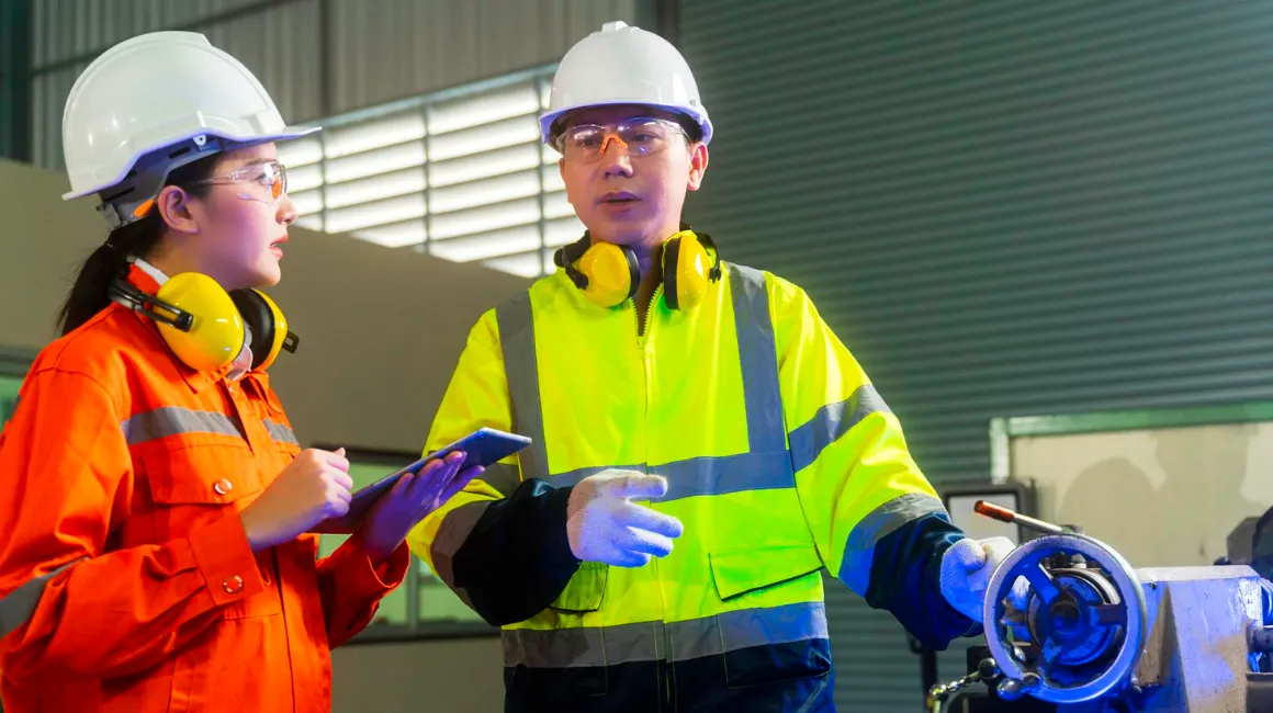 Quan hệ sản xuất là gì? Ví dụ cụ thể