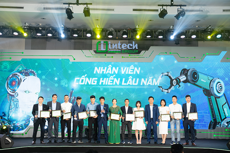 Vinh danh và Trao thưởng Cá Nhân & Tập thể có thành tích xuất sắc trong Lễ Kỷ niệm 11 năm thành lập Intech Group