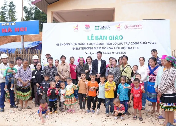 Bàn giao hệ thống điện mặt trời tại điểm trường Bắc Kạn