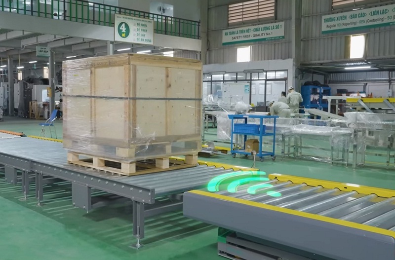 Băng tải con lăn chuyển pallet