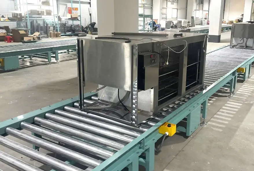 Ứng dụng băng tải con lăn trong dây chuyền sản xuất