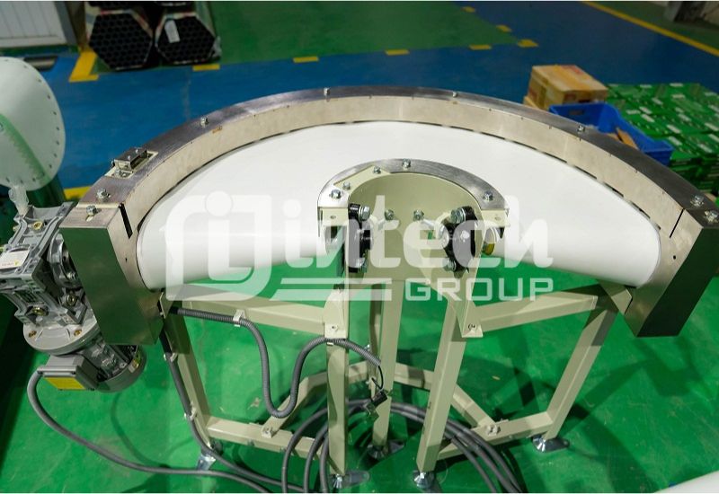 Băng tải góc cong chuyển hướng mượt mà