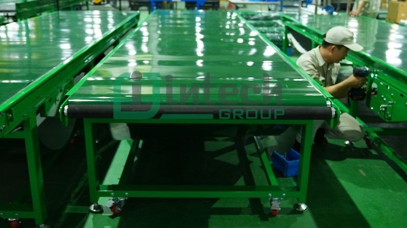 Băng tải PVC xanh phổ biến trong các dây chuyền sản xuất