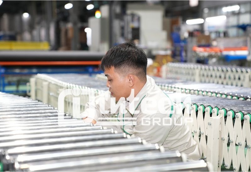 Băng tải xếp chuyển thùng carton nhanh chóng và hiệu quả