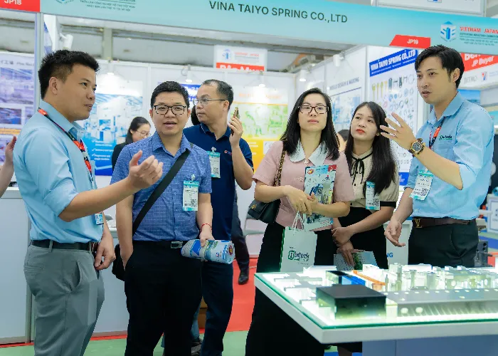 Gian hàng Intech group đón hàng nghìn lượt khách tham quan