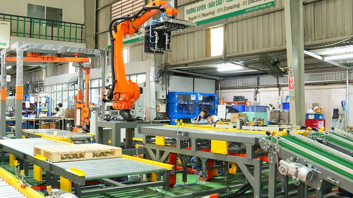 Hệ thống băng tải tự động và robot công nghiệp