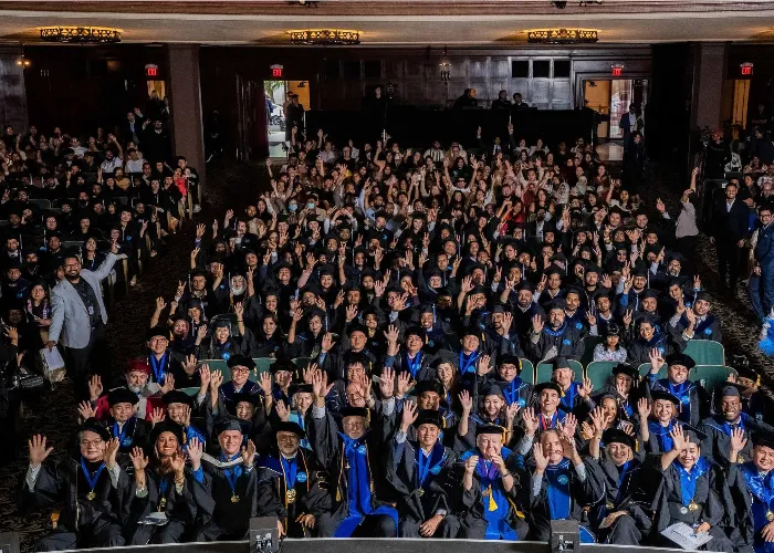 Toàn cảnh buổi lễ trao bằng