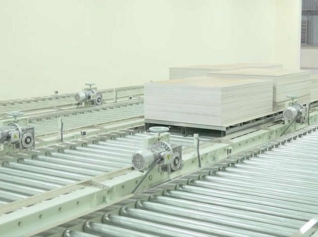 Băng tải con lăn pallet