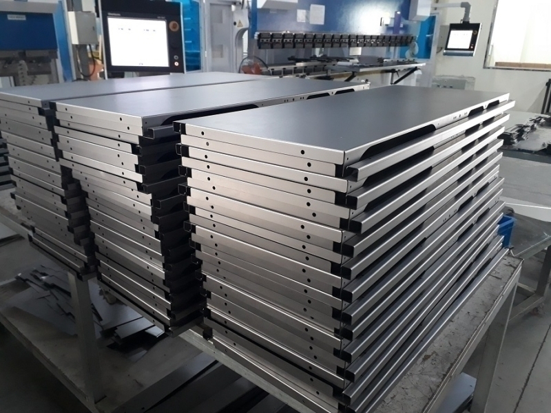 Gia công chấn gấp kim loại tấm