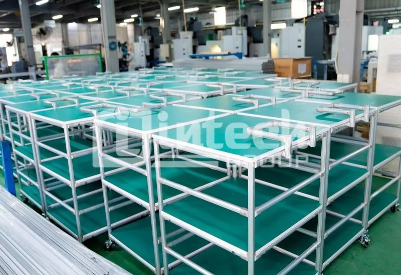 Working table for the automotive industry