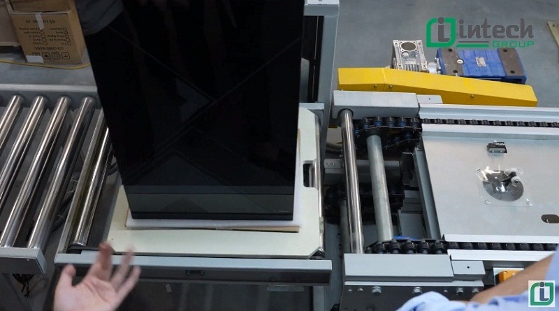 Industrial assembly conveyor