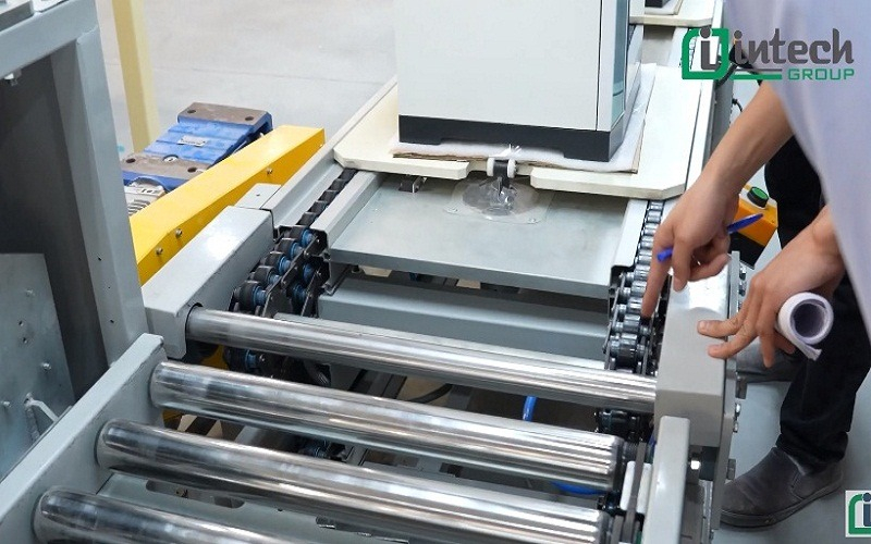 Industrial assembly conveyor