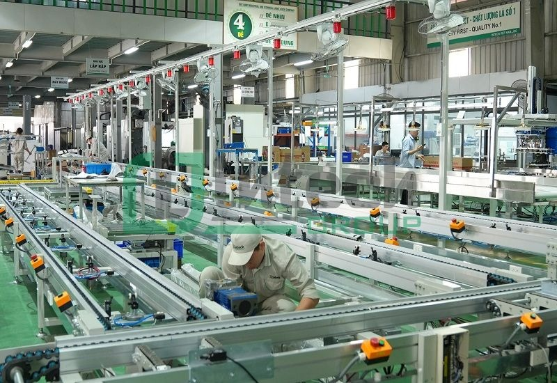 Industrial assembly conveyor