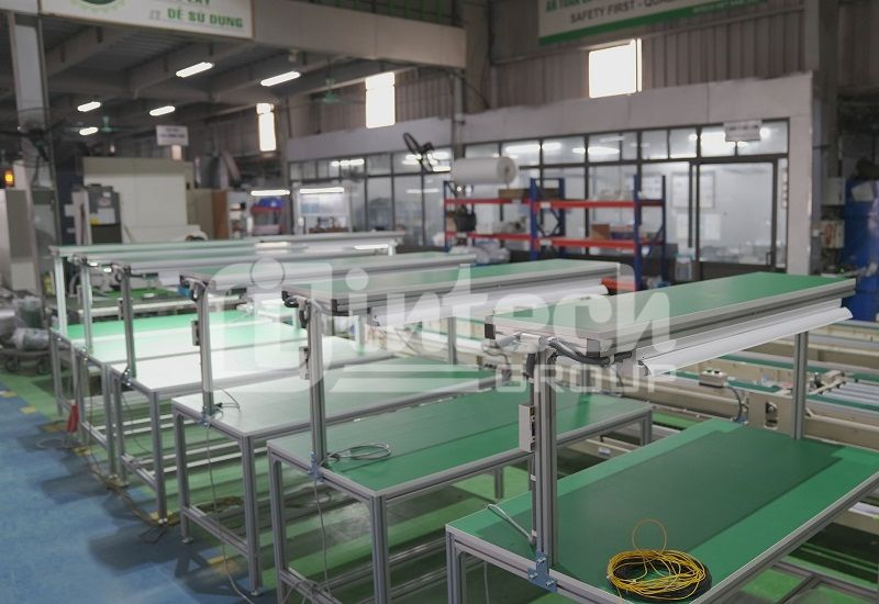 Working table with aluminum frame