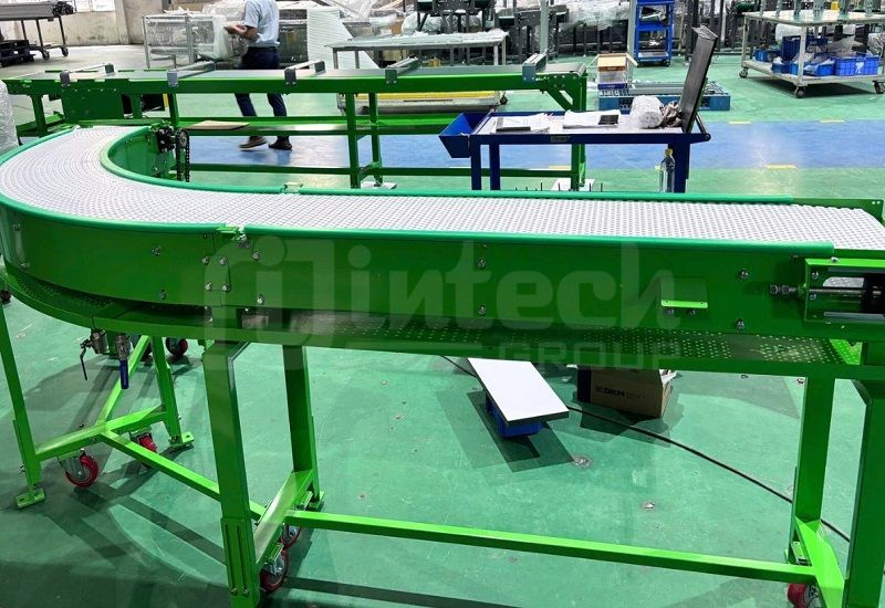 Băng tải xích nhựa cong 90 độ