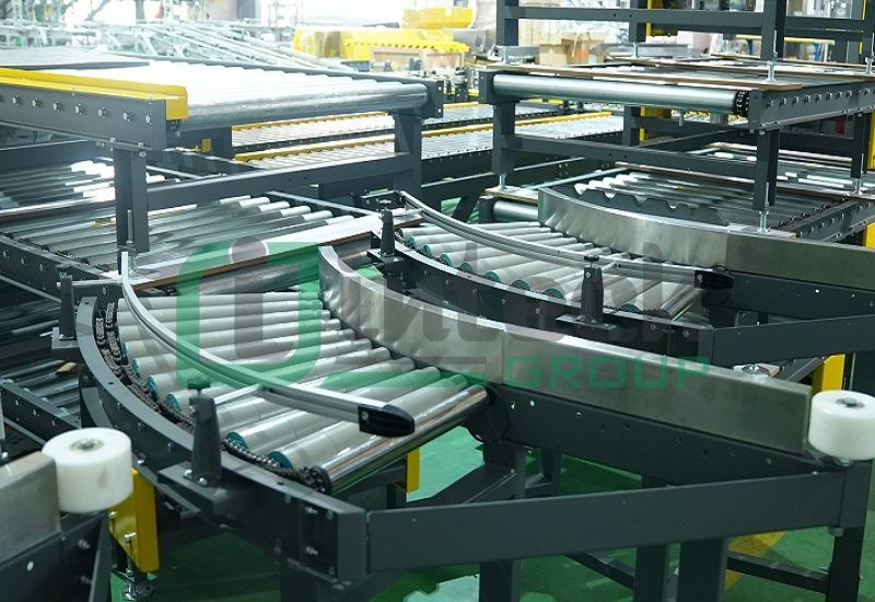 Curved conveyor belt