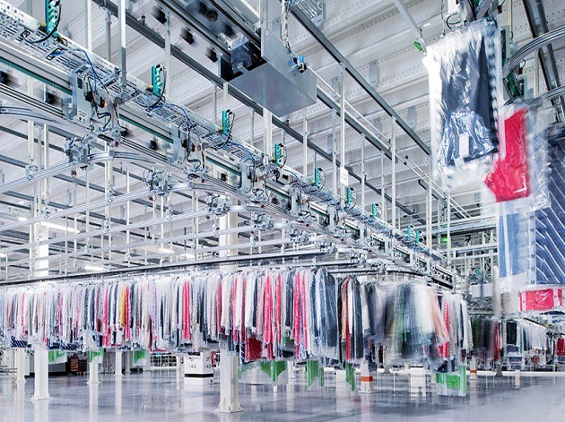 Garment hanging conveyor system