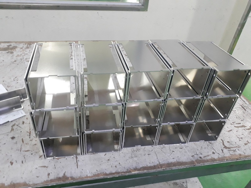 Gia công chấn gấp kim loại tấm