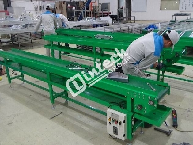 Oil resistant conveyor belt