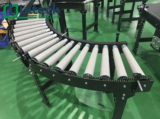 Plastic roller conveyor