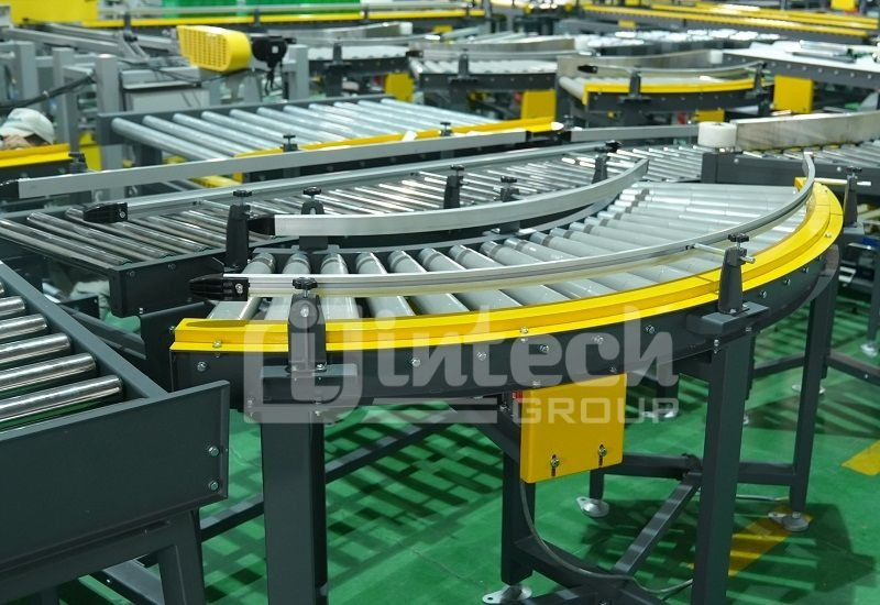 Plastic roller conveyor