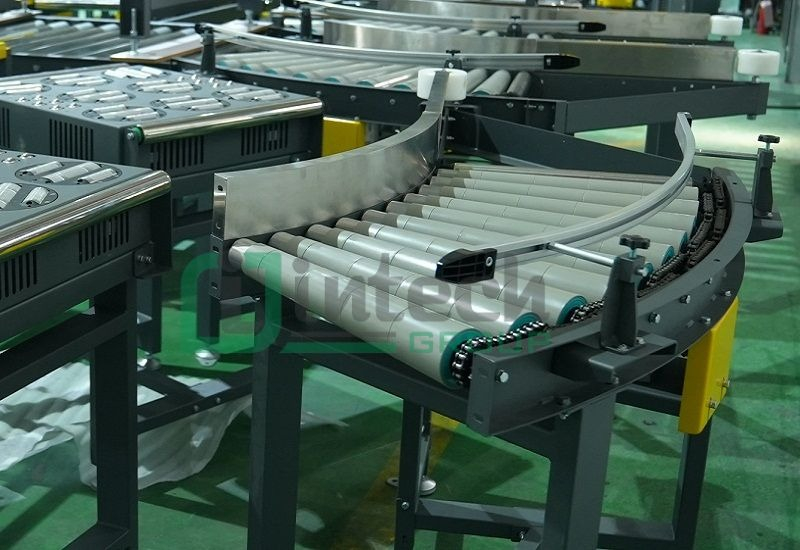 Plastic roller conveyor
