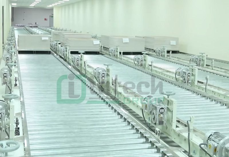 Steel pallet transport roller conveyor