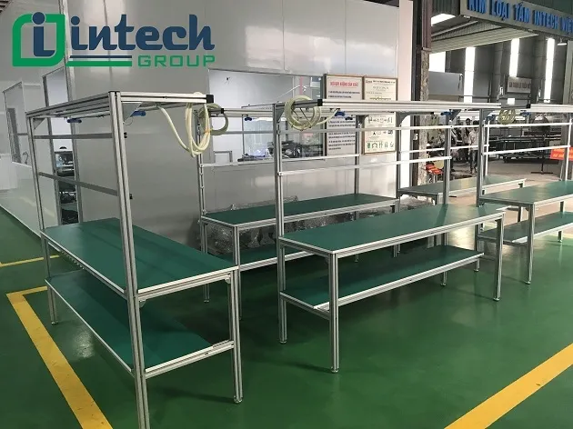 Working table with aluminum frame